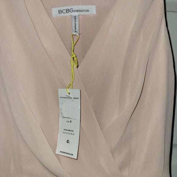 BCBGeneration Tiered Lace Inset Surplice Size 6 - Picture 5 of 11